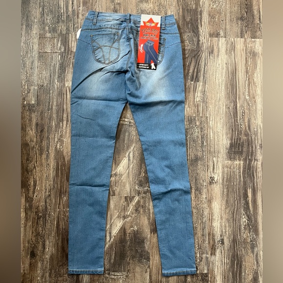 American Blue Jeans Women’s Better Butt Light Wash Skinny Leg NWT Various Sizes - Picture 8 of 10